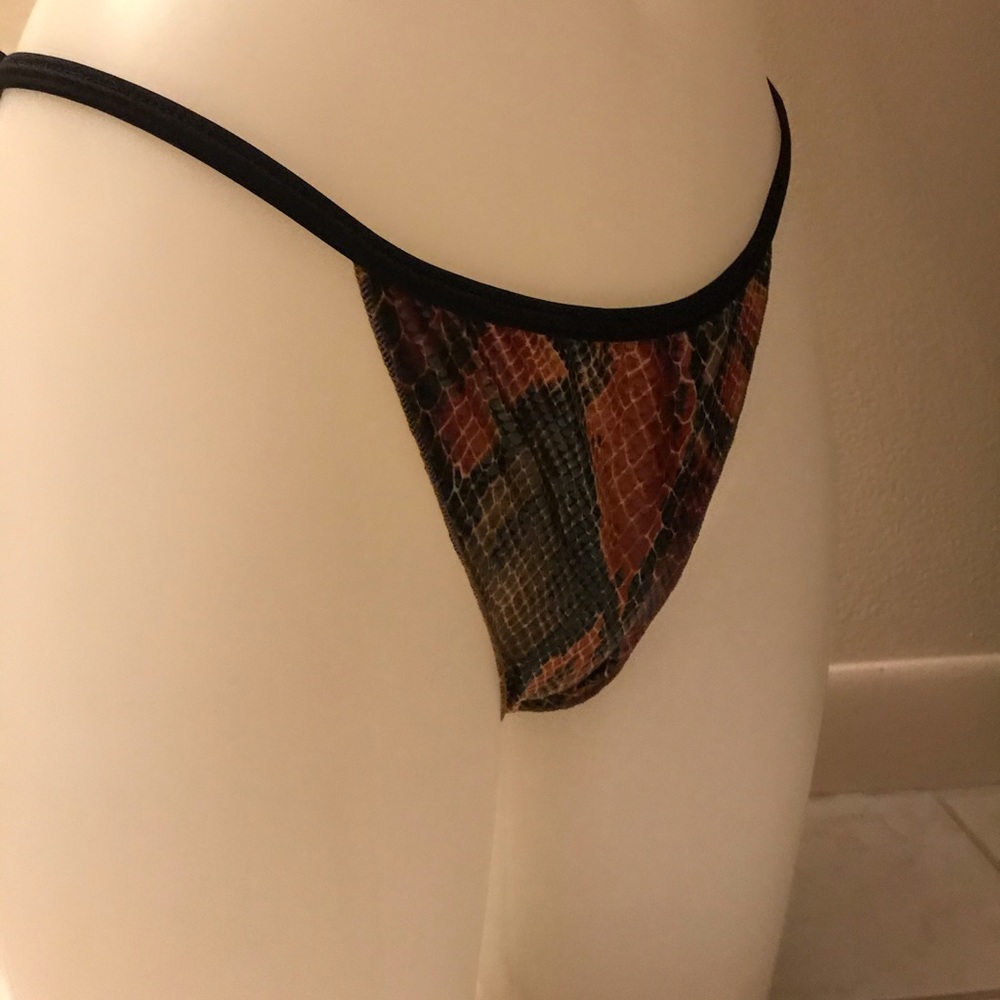 Bikini - Picture 4 of 7